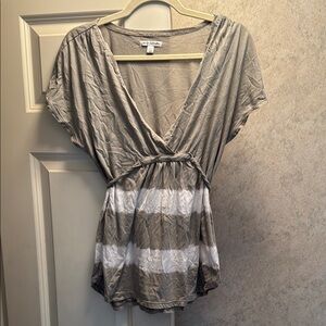 American Eagle Outfitters Grey and White  Top